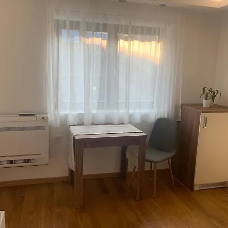 Jovic アパート Ni